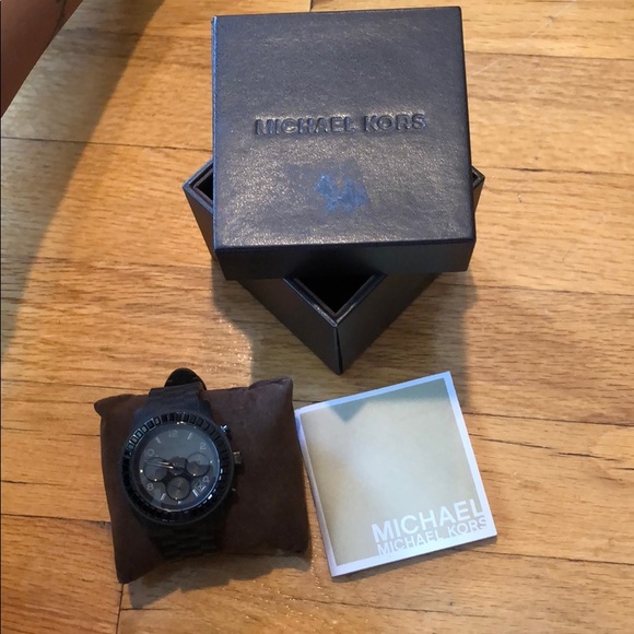 Michael Kors - Picture 1 of 4